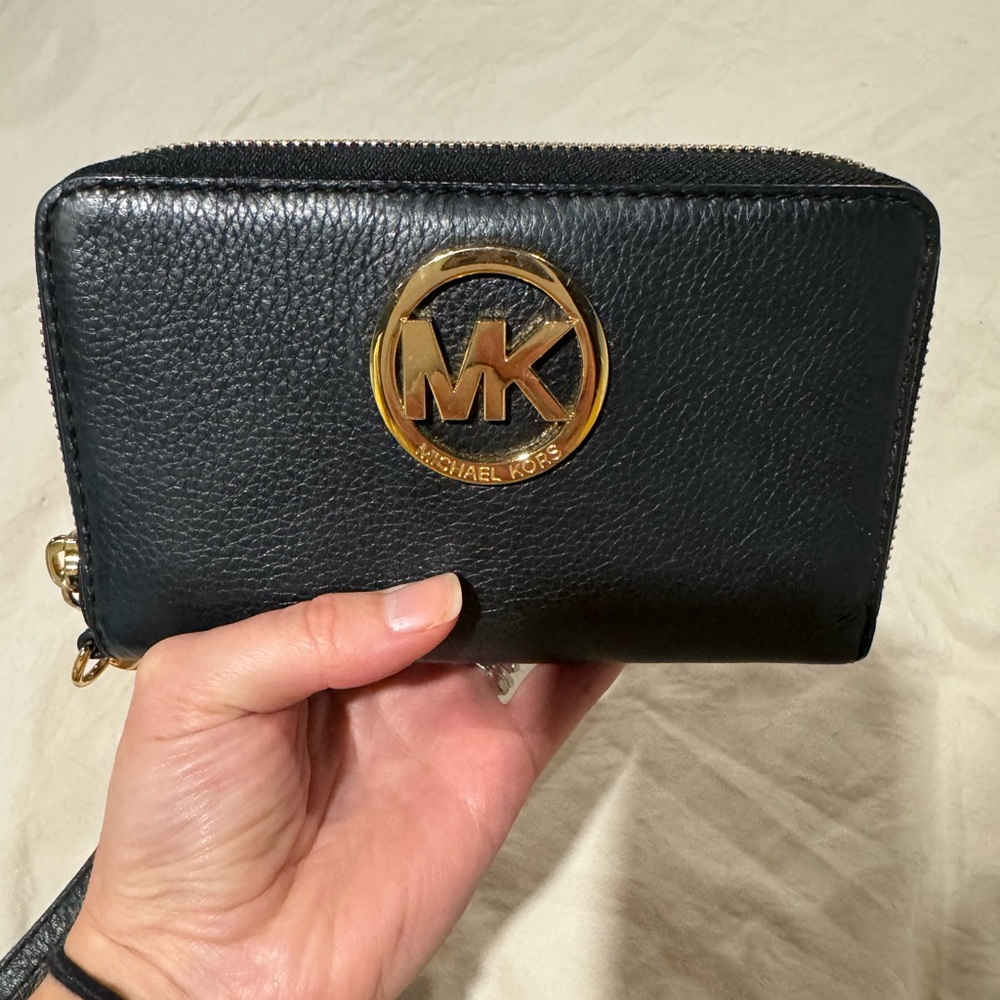 MICHAEL KORS CLUTCH WALLET